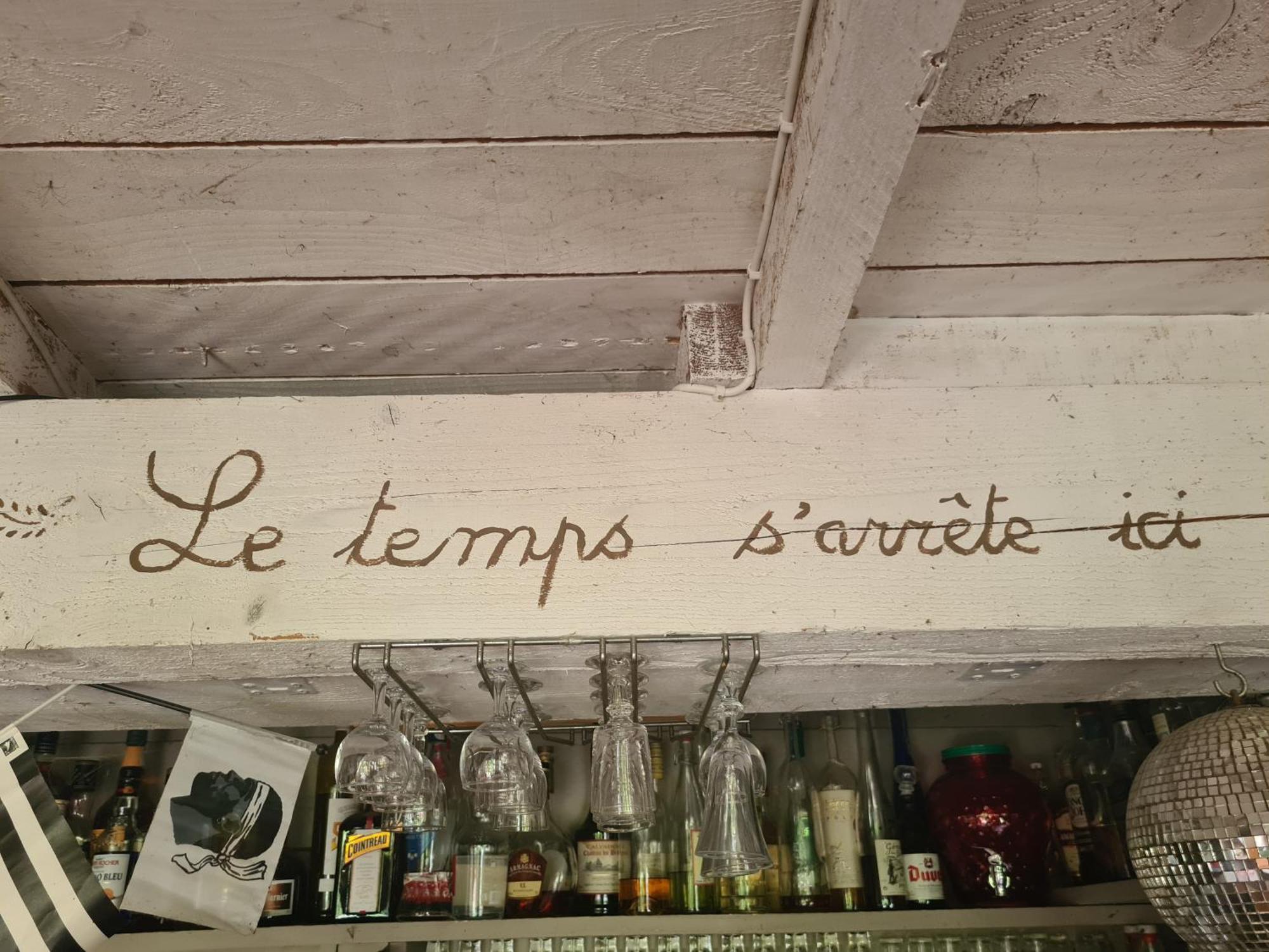 Le Mazet Des Beaujots Hotel Monteux Bagian luar foto