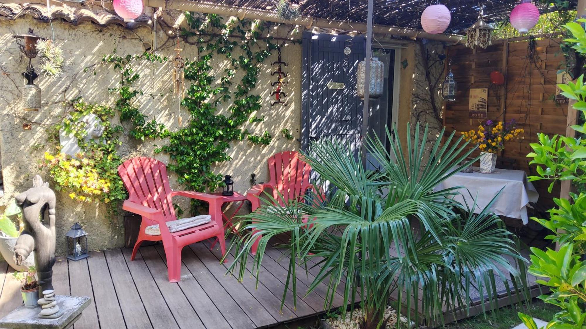 Le Mazet Des Beaujots Hotel Monteux Bagian luar foto