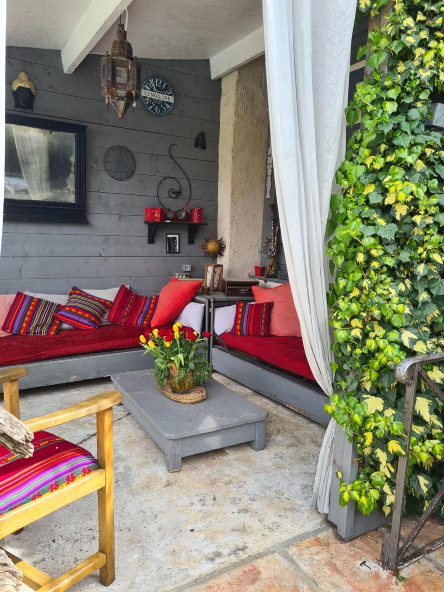 Le Mazet Des Beaujots Hotel Monteux Bagian luar foto