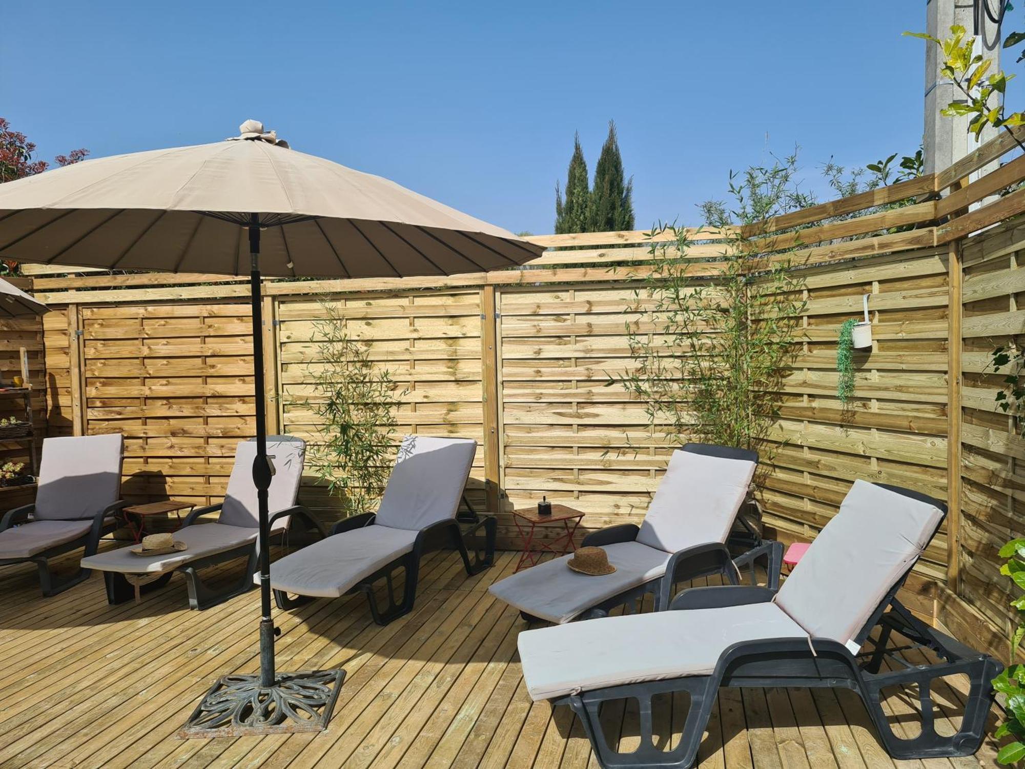 Le Mazet Des Beaujots Hotel Monteux Bagian luar foto