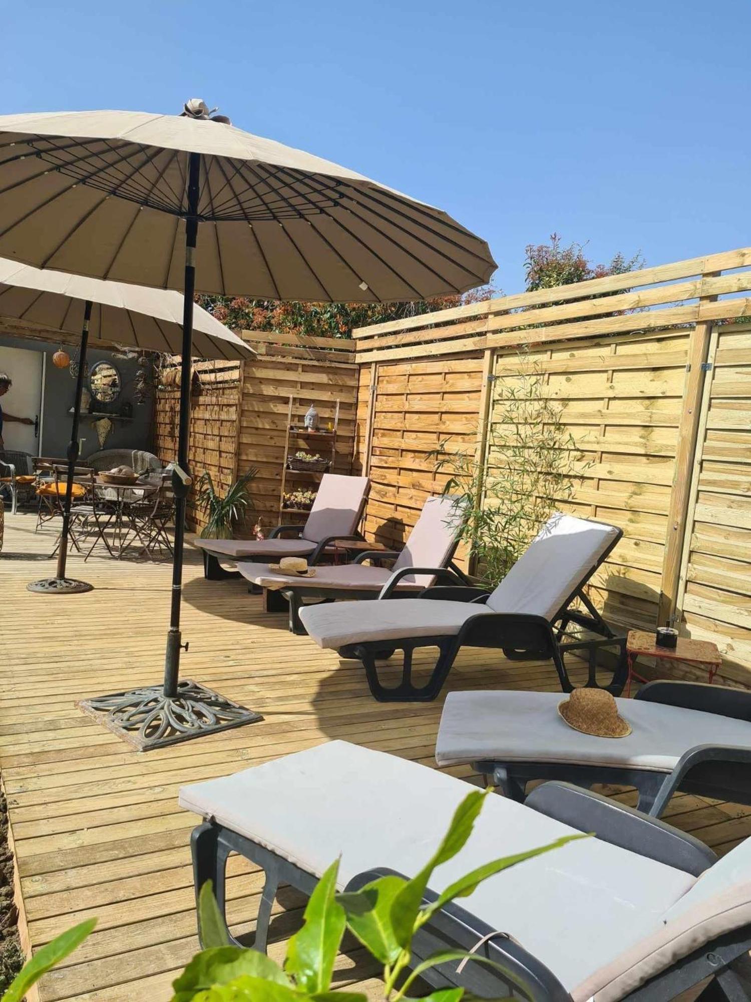 Le Mazet Des Beaujots Hotel Monteux Bagian luar foto
