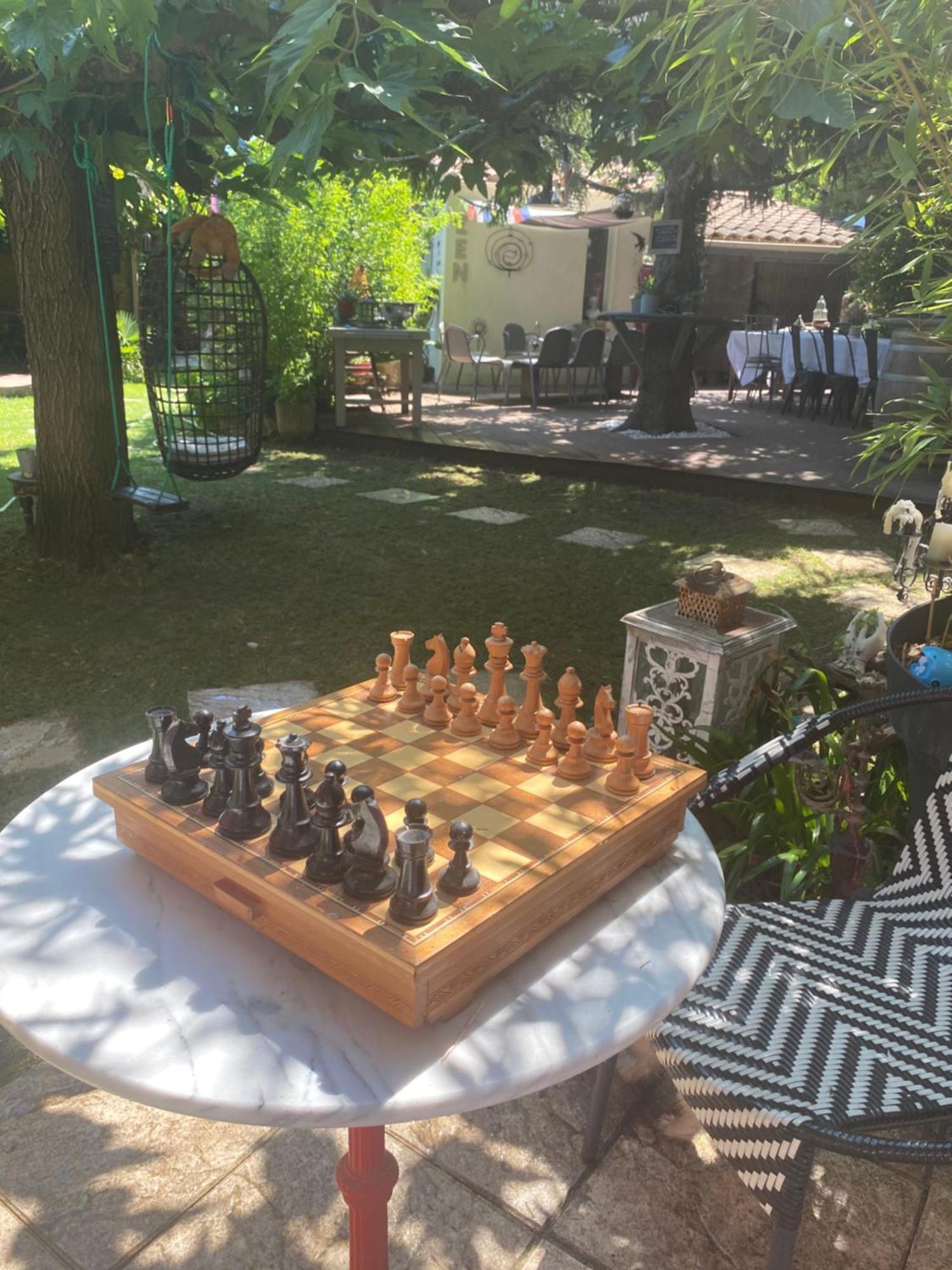 Le Mazet Des Beaujots Hotel Monteux Bagian luar foto