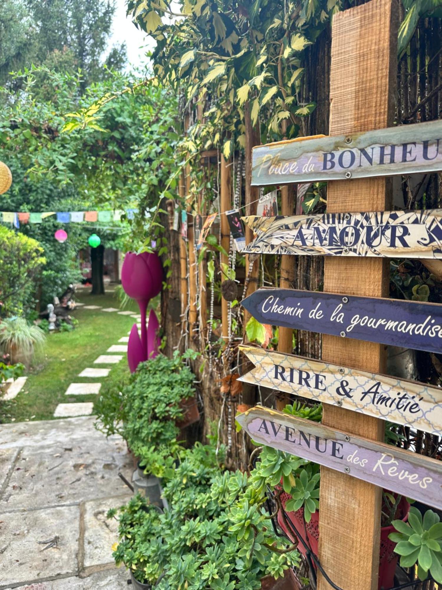 Le Mazet Des Beaujots Hotel Monteux Bagian luar foto