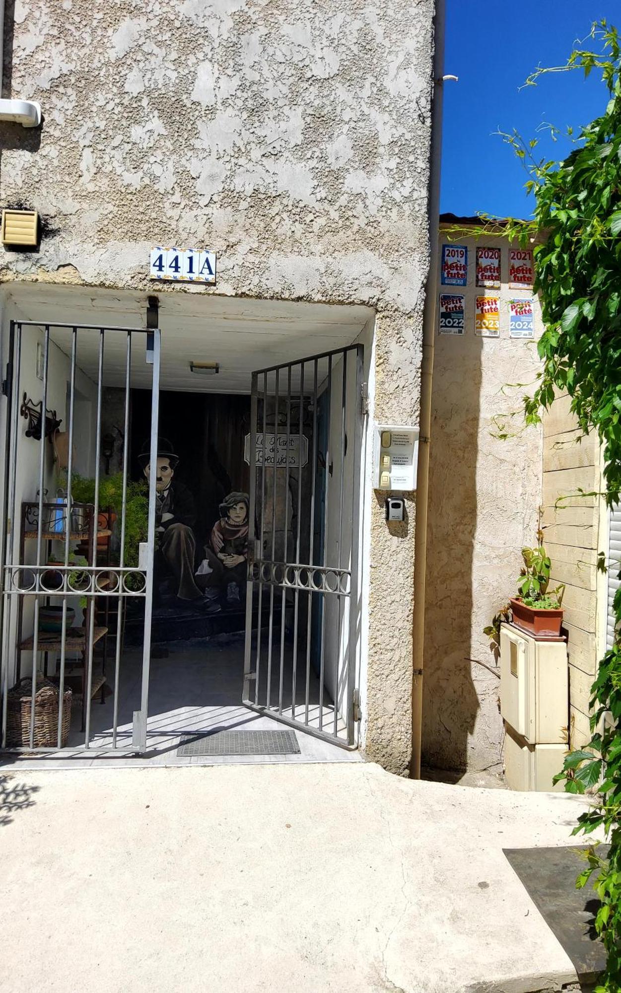 Le Mazet Des Beaujots Hotel Monteux Bagian luar foto