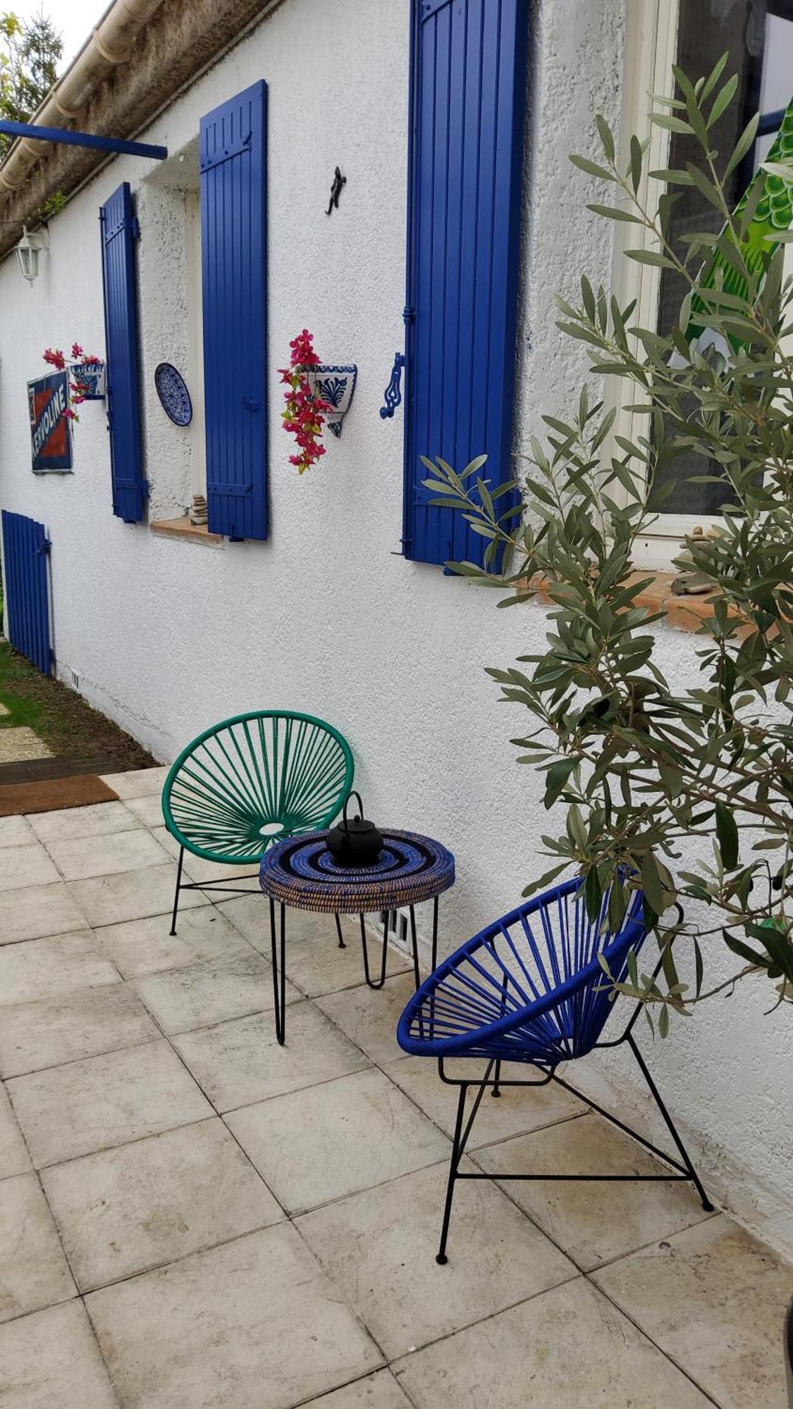 Le Mazet Des Beaujots Hotel Monteux Bagian luar foto